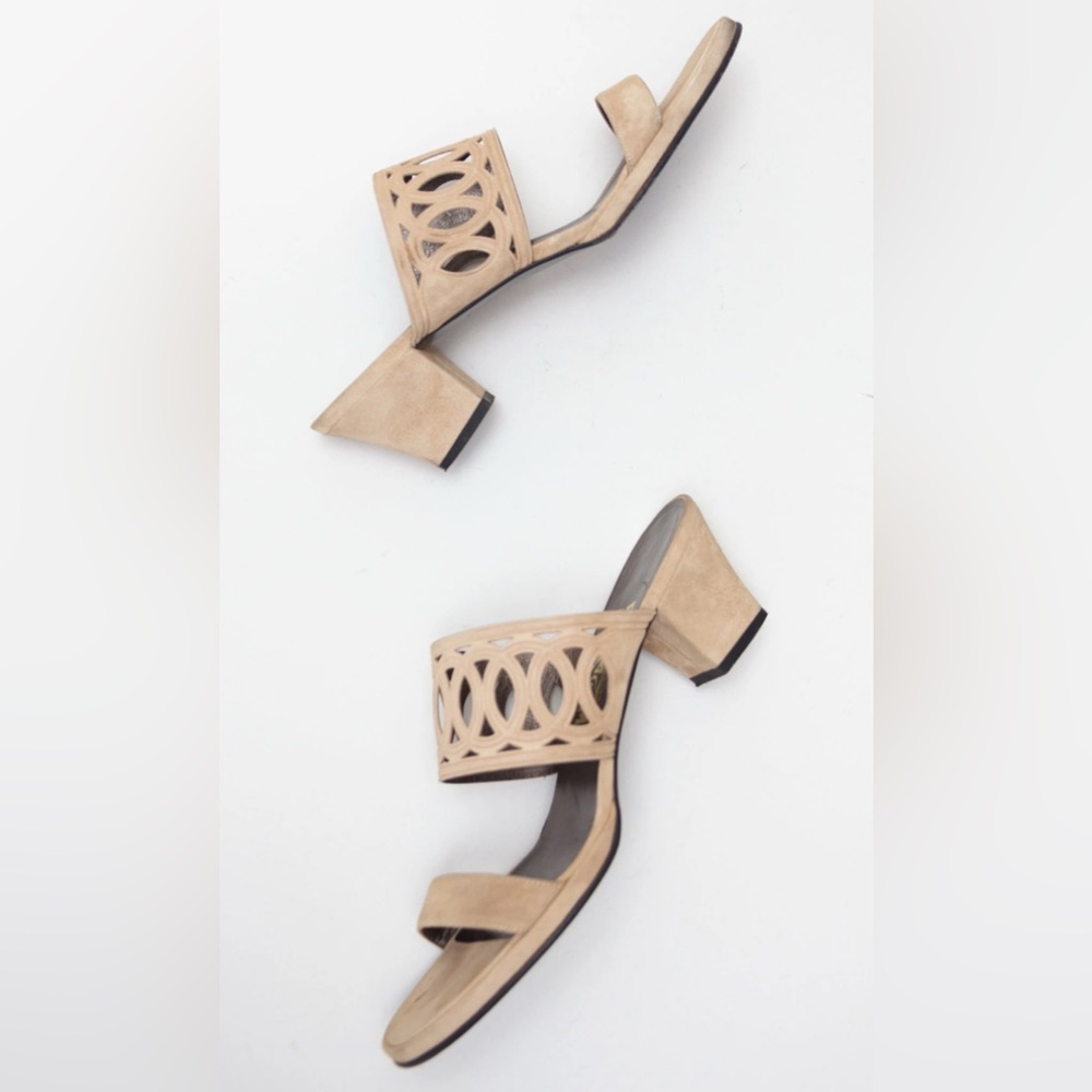 SALVATORE FERRAGAMO Beige Heels, Women’s Size 8 (EU 39) Suede Sandals